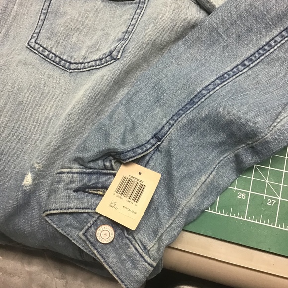 BNWT Levi’s Denim Jacket - Picture 7 of 7